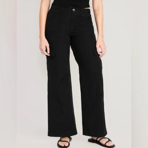 Old Navy Pants - NWT Old Navy  Black Mid-Rise Wide-Leg Cargo Pants for Women